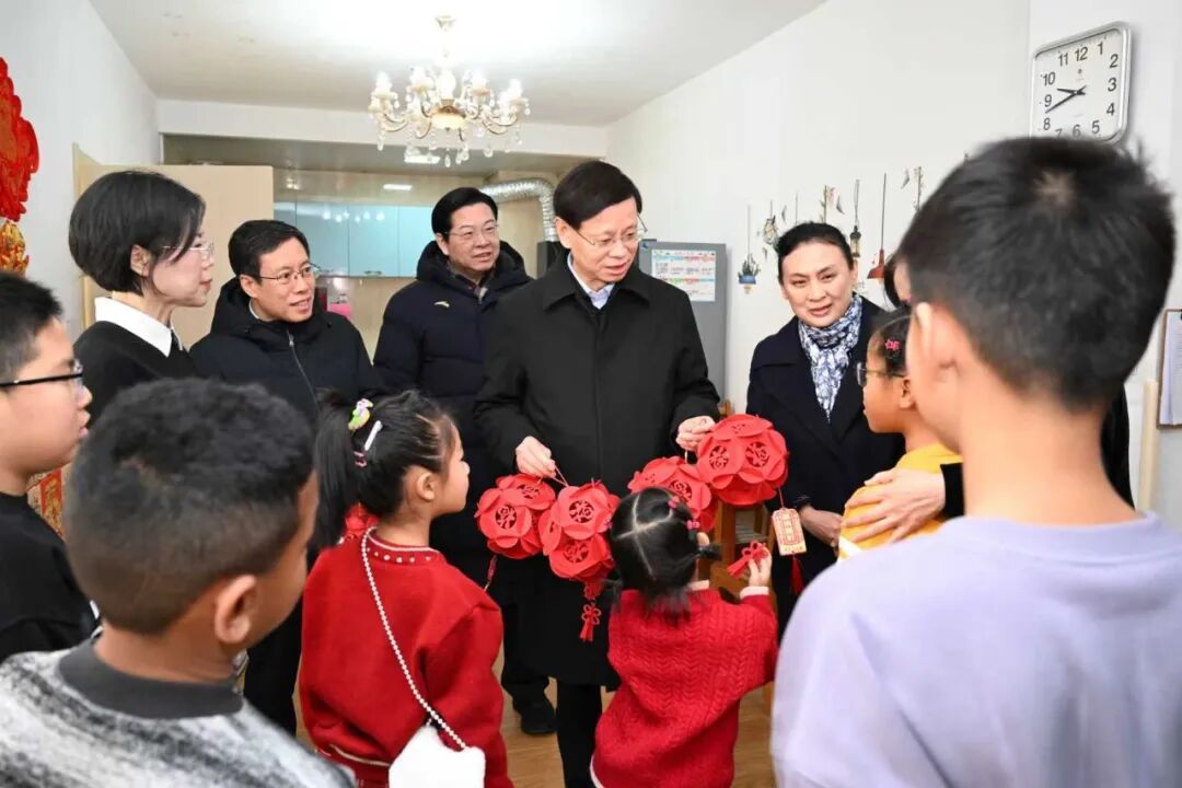 省委书记、省人大常委会主任许昆林来到沈阳市儿童福利院看望慰问。2026021512185614170.jpeg 省委书记、省人大常委会主任许昆林来到沈阳市儿童福利院看望慰问。2026021512185614170.jpeg