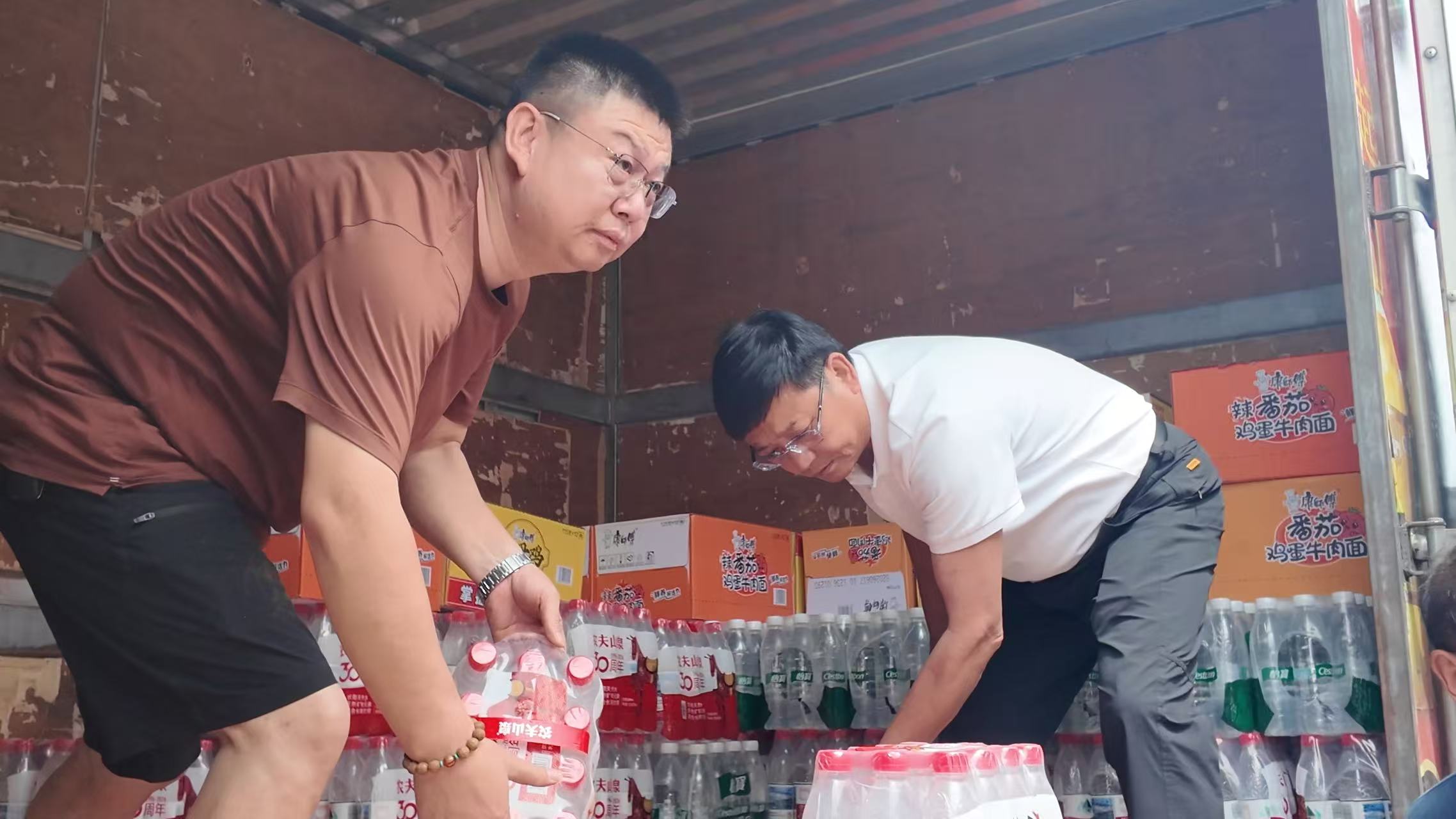 20260717抚顺民企同心助力家园重建图片3.jpg 20260717抚顺民企同心助力家园重建图片3.jpg